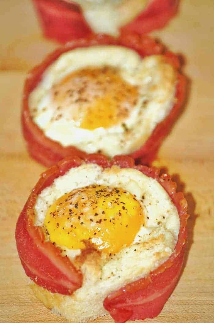 Bacon, Egg and Toast Cups Recipe