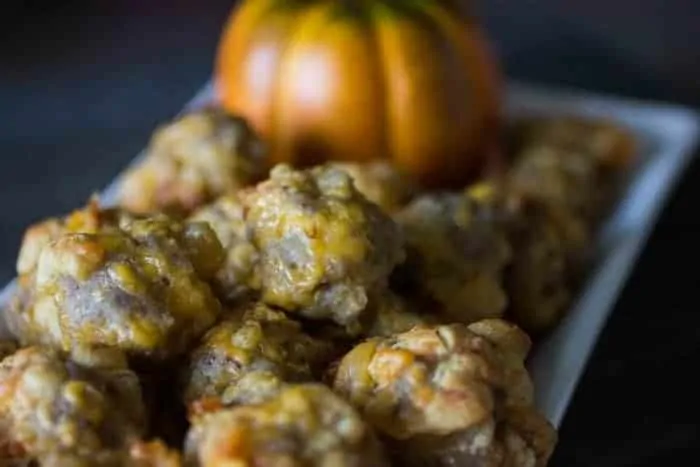 Easiest Crescent Sausage Balls Recipe. 4 Ingredients and 20 minutes is all you need! Perfect for Thanksgiving and Christmas!