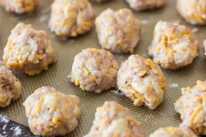 Easiest Crescent Sausage Balls Recipe. 4 Ingredients and 20 minutes is all you need! Perfect for Thanksgiving and Christmas!