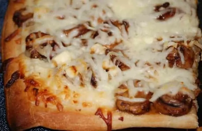 Mushroom Garlic Pizza