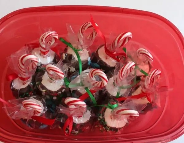 edible-christmas-gifts-marshmallow-pops
