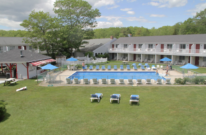 outdoor view of Rhumb Line Resort in Maine